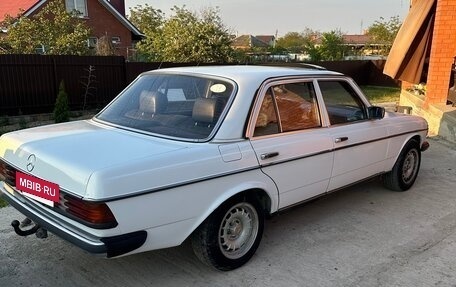 Mercedes-Benz W123, 1982 год, 220 000 рублей, 2 фотография