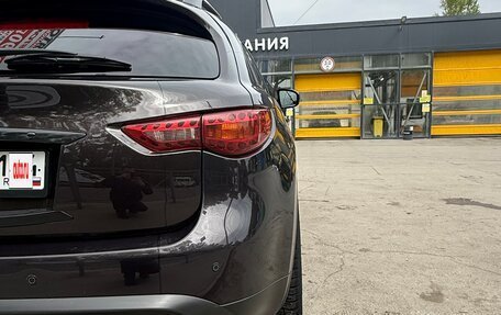 Infiniti QX70, 2014 год, 2 700 000 рублей, 9 фотография