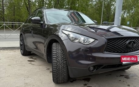 Infiniti QX70, 2014 год, 2 700 000 рублей, 10 фотография