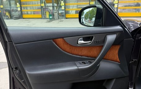 Infiniti QX70, 2014 год, 2 700 000 рублей, 24 фотография