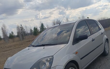 Ford Fiesta, 2005 год, 300 000 рублей, 2 фотография