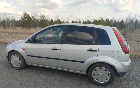 Ford Fiesta, 2005 год, 300 000 рублей, 4 фотография