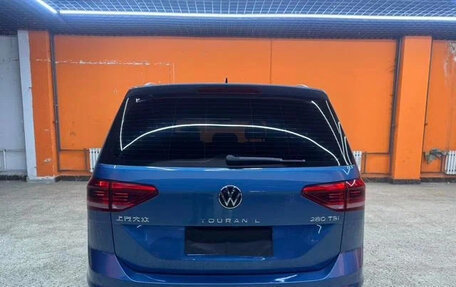 Volkswagen Touran III, 2022 год, 1 610 000 рублей, 5 фотография