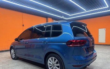Volkswagen Touran III, 2022 год, 1 610 000 рублей, 4 фотография
