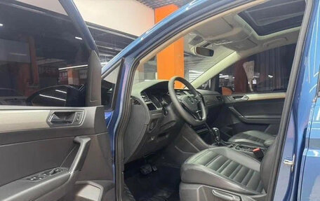 Volkswagen Touran III, 2022 год, 1 610 000 рублей, 7 фотография