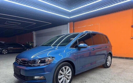 Volkswagen Touran III, 2022 год, 1 610 000 рублей, 3 фотография