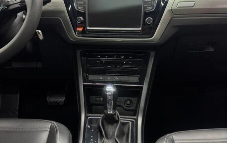 Volkswagen Touran III, 2022 год, 1 610 000 рублей, 10 фотография