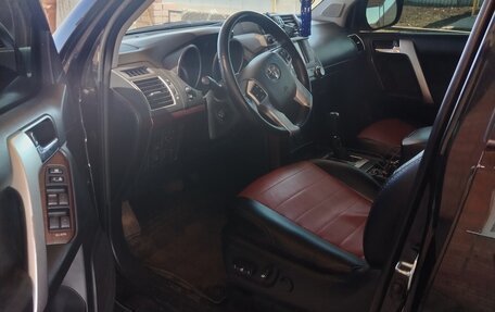 Toyota Land Cruiser Prado 150 рестайлинг 2, 2014 год, 3 100 000 рублей, 5 фотография