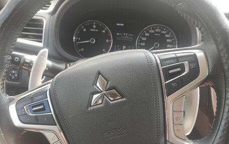 Mitsubishi Pajero Sport III рестайлинг, 2018 год, 3 050 000 рублей, 8 фотография