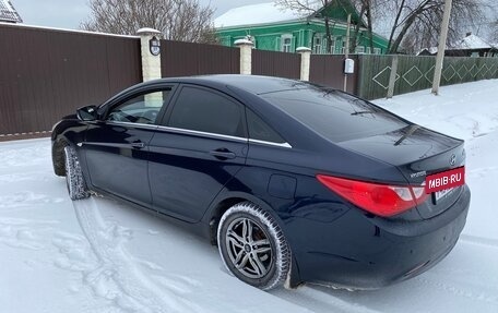 Hyundai Sonata VI, 2010 год, 750 000 рублей, 3 фотография