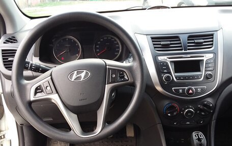 Hyundai Solaris II рестайлинг, 2015 год, 600 000 рублей, 13 фотография