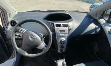 Toyota Yaris III рестайлинг, 2008 год, 660 000 рублей, 9 фотография