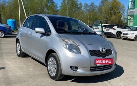 Toyota Yaris III рестайлинг, 2008 год, 660 000 рублей, 4 фотография