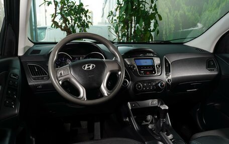 Hyundai ix35 I рестайлинг, 2010 год, 899 999 рублей, 10 фотография