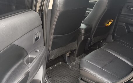 Mitsubishi Outlander III рестайлинг 3, 2013 год, 1 300 000 рублей, 8 фотография