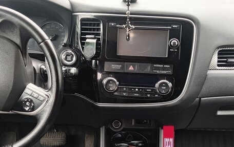 Mitsubishi Outlander III рестайлинг 3, 2013 год, 1 300 000 рублей, 7 фотография