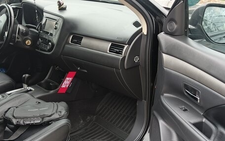 Mitsubishi Outlander III рестайлинг 3, 2013 год, 1 300 000 рублей, 5 фотография
