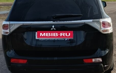 Mitsubishi Outlander III рестайлинг 3, 2013 год, 1 300 000 рублей, 2 фотография