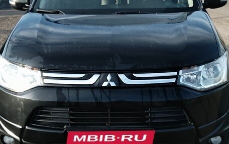 Mitsubishi Outlander III рестайлинг 3, 2013 год, 1 300 000 рублей, 3 фотография