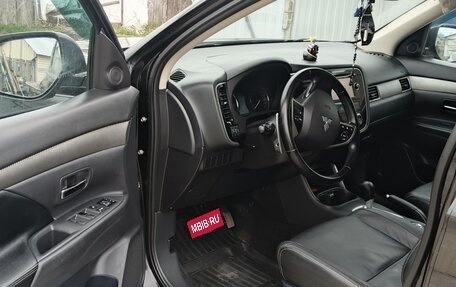 Mitsubishi Outlander III рестайлинг 3, 2013 год, 1 300 000 рублей, 9 фотография