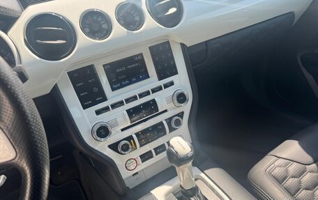 Ford Mustang VI рестайлинг, 2015 год, 2 080 000 рублей, 15 фотография