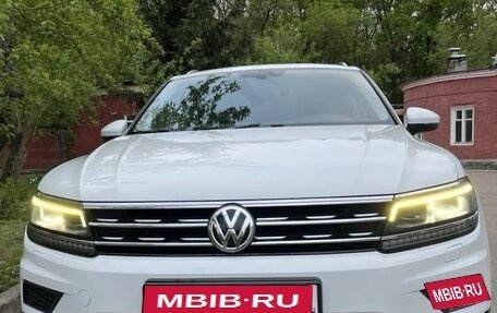 Volkswagen Tiguan II, 2018 год, 2 600 000 рублей, 1 фотография