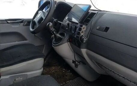 Volkswagen Transporter T5 рестайлинг, 2005 год, 950 000 рублей, 15 фотография