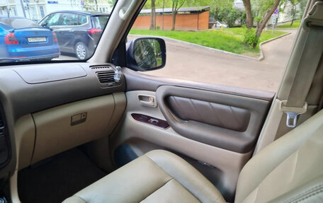 Toyota Land Cruiser 100 рестайлинг 2, 2000 год, 1 550 000 рублей, 12 фотография