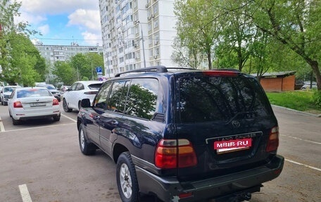 Toyota Land Cruiser 100 рестайлинг 2, 2000 год, 1 550 000 рублей, 2 фотография