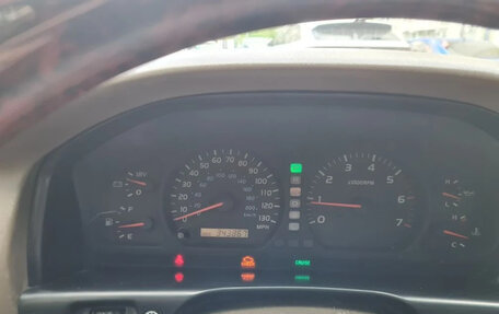 Toyota Land Cruiser 100 рестайлинг 2, 2000 год, 1 550 000 рублей, 18 фотография