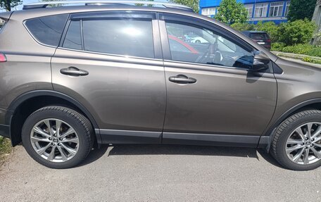 Toyota RAV4, 2018 год, 2 400 000 рублей, 9 фотография
