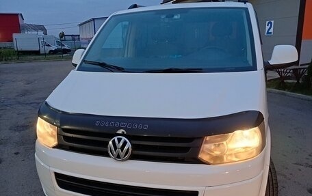 Volkswagen Caravelle T5, 2011 год, 1 750 000 рублей, 2 фотография