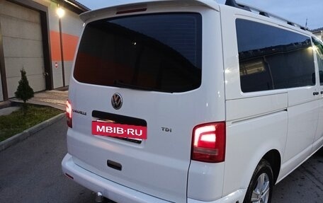 Volkswagen Caravelle T5, 2011 год, 1 750 000 рублей, 3 фотография