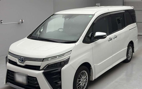 Toyota Voxy III, 2021 год, 2 200 000 рублей, 1 фотография