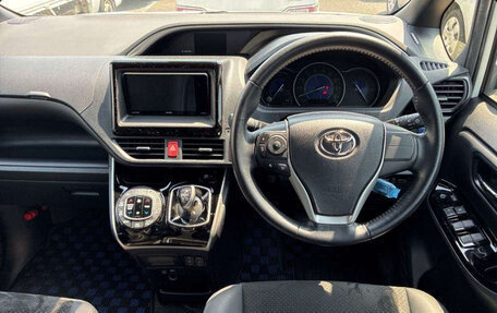 Toyota Voxy III, 2021 год, 2 200 000 рублей, 8 фотография