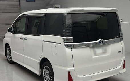 Toyota Voxy III, 2021 год, 2 200 000 рублей, 4 фотография