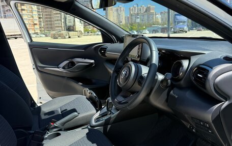Toyota Yaris, 2020 год, 1 730 000 рублей, 32 фотография