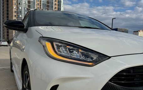 Toyota Yaris, 2020 год, 1 730 000 рублей, 40 фотография