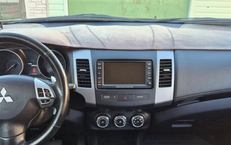 Mitsubishi Outlander III рестайлинг 3, 2011 год, 1 250 000 рублей, 19 фотография