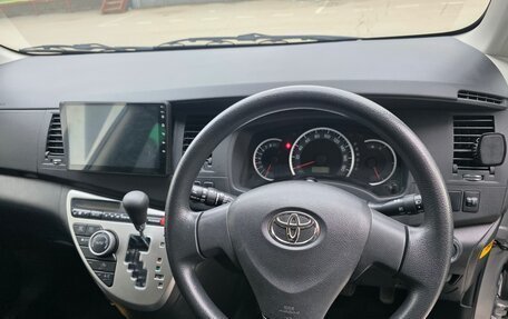 Toyota ISis I, 2011 год, 1 285 000 рублей, 11 фотография