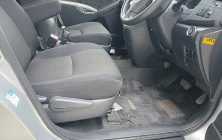 Toyota ISis I, 2011 год, 1 285 000 рублей, 12 фотография