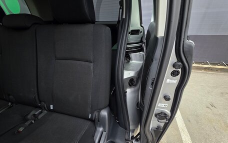 Toyota ISis I, 2011 год, 1 285 000 рублей, 18 фотография