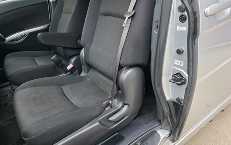 Toyota ISis I, 2011 год, 1 285 000 рублей, 22 фотография