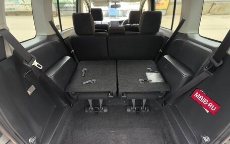 Toyota ISis I, 2011 год, 1 285 000 рублей, 16 фотография
