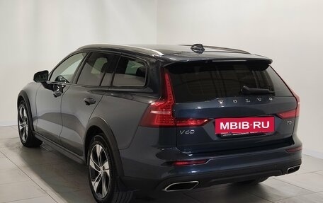 Volvo V60 Cross Country II, 2021 год, 3 560 000 рублей, 4 фотография