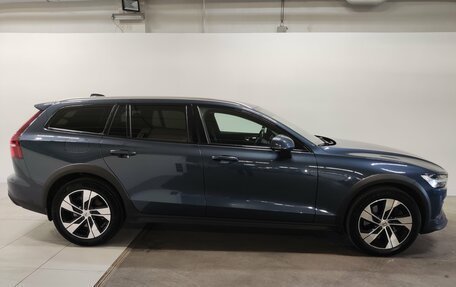 Volvo V60 Cross Country II, 2021 год, 3 560 000 рублей, 5 фотография