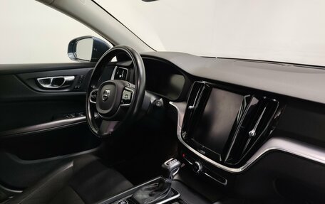 Volvo V60 Cross Country II, 2021 год, 3 560 000 рублей, 7 фотография