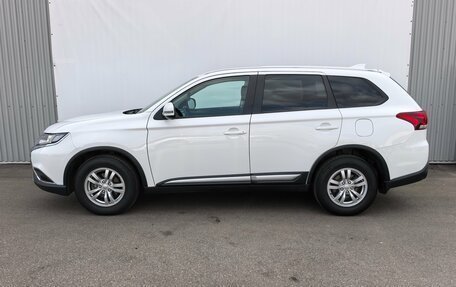 Mitsubishi Outlander III рестайлинг 3, 2019 год, 2 350 000 рублей, 3 фотография