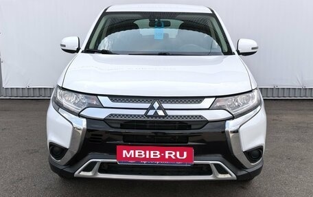 Mitsubishi Outlander III рестайлинг 3, 2019 год, 2 350 000 рублей, 5 фотография