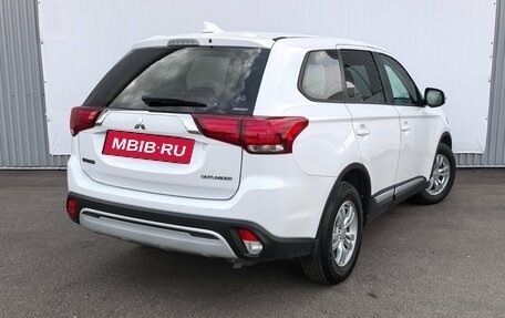 Mitsubishi Outlander III рестайлинг 3, 2019 год, 2 350 000 рублей, 2 фотография